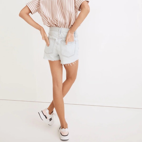 Madewell Relaxed Denim Shorts in Essen Wash - Picture 3 of 12